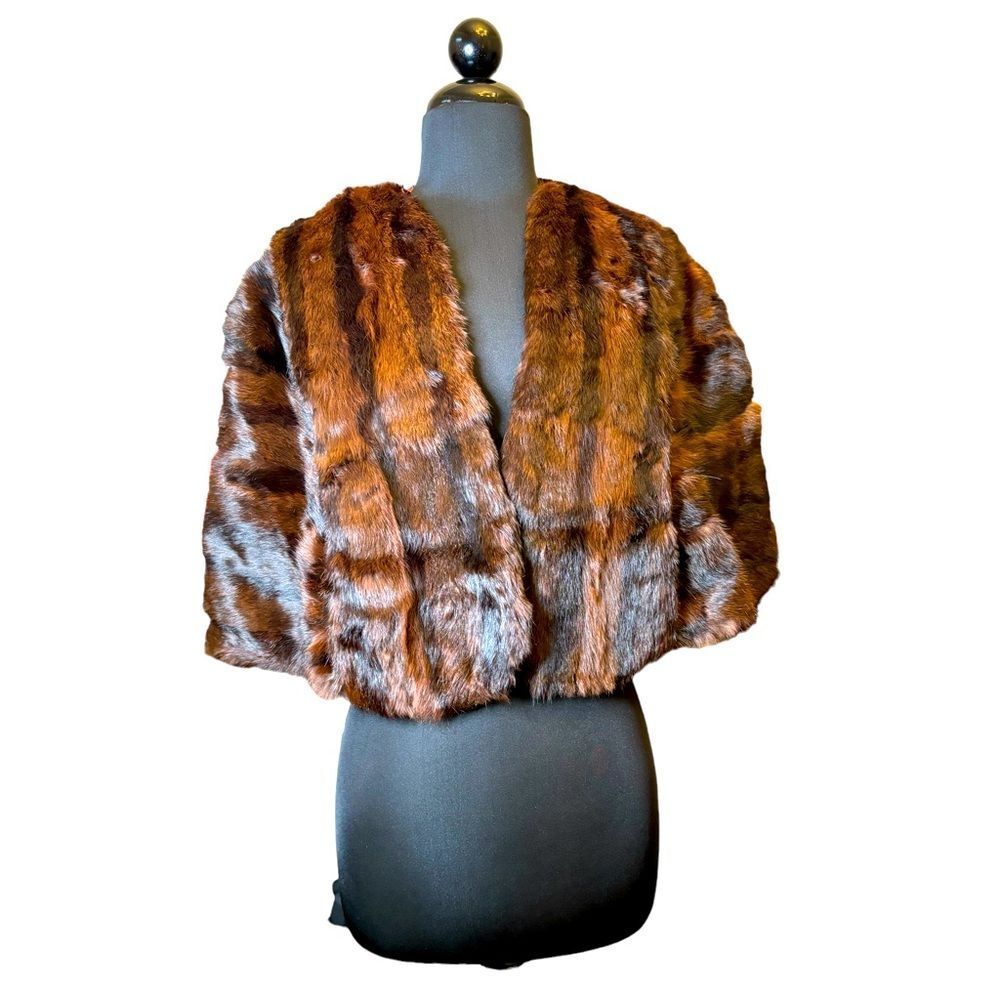 Mink Fur stole in EUC. Pocket like on the sides. One size 19” Shoulder to Sh.